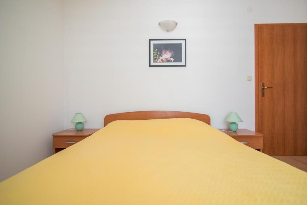 Apartments Batinic Supetar Exterior photo