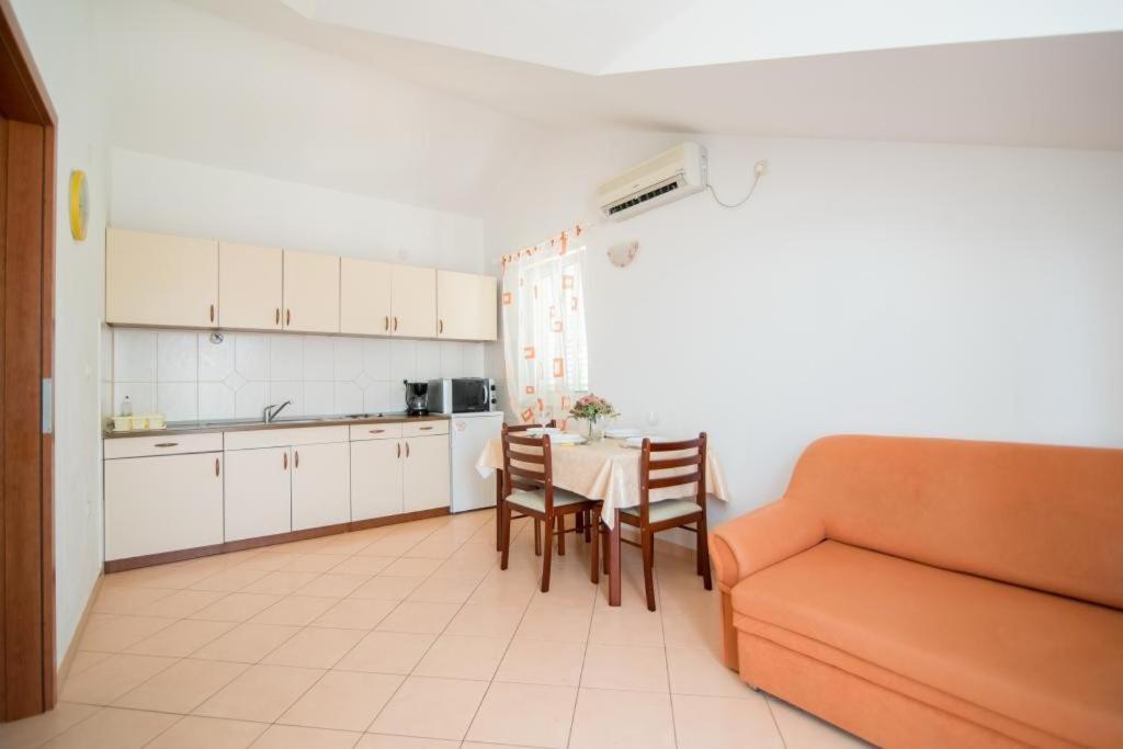 Apartments Batinic Supetar Exterior photo